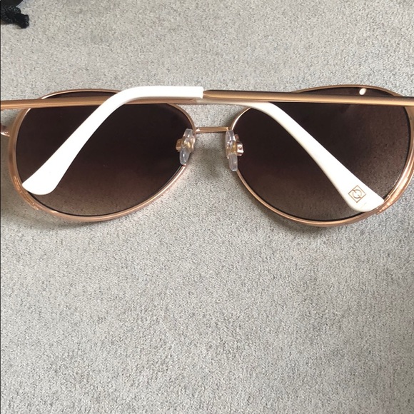- Foster grant white edge sunglasses - Picture 2 of 4